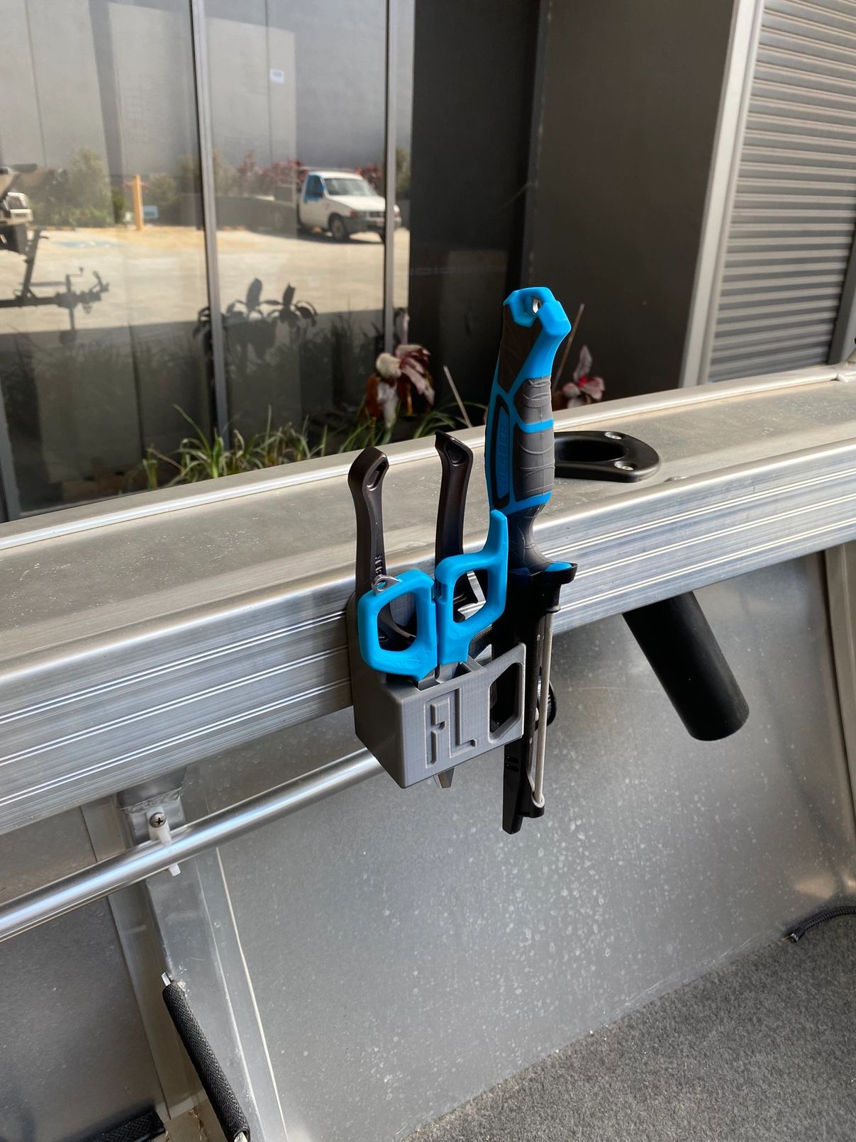 Gerber Tackle Kit with Push Lock Holder image 1